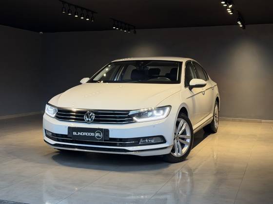 VOLKSWAGEN PASSAT 2.0 16V TSI BLUEMOTION GASOLINA HIGHLINE 4P DSG VOLKSWAGEN PASSAT 2.0 16V TSI BLUEMOTION GASOLINA HIGHLINE 4P DSG